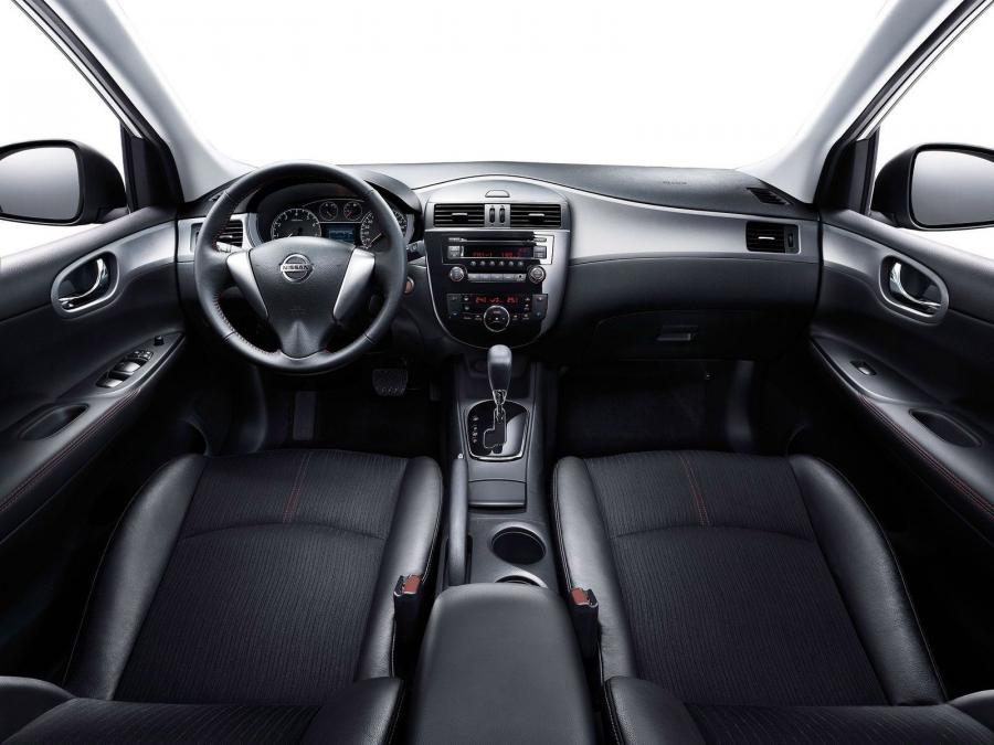  Nissan Tiida 2011 года  (фото 8 из 23)